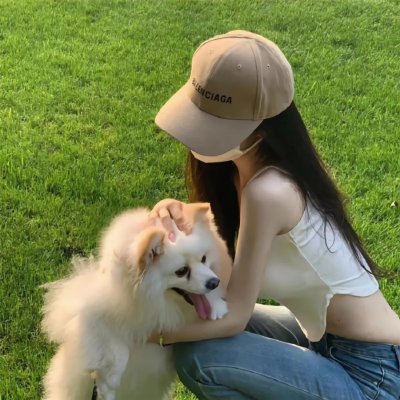 读爱情小说的老人